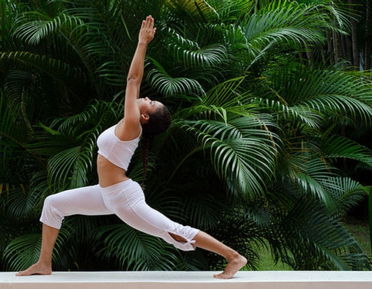 Hatha yoga couché de soleil